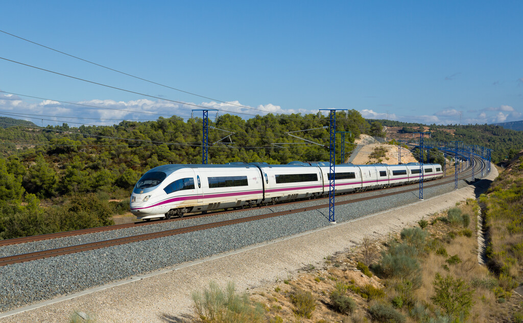 Vibraba tanto que «se salía el agua del váter». Renfe tiene un problema en Cataluña y el AVE de Lleida es solo el último ejemplo
